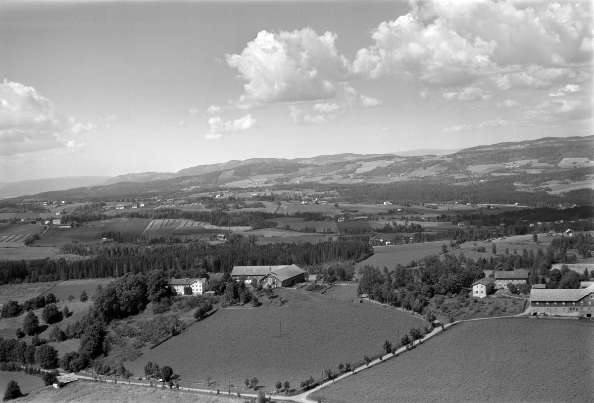 Widerøes Flyveselskap A/S, Flyfoto av Berg østre og mellom, Ringsaker.