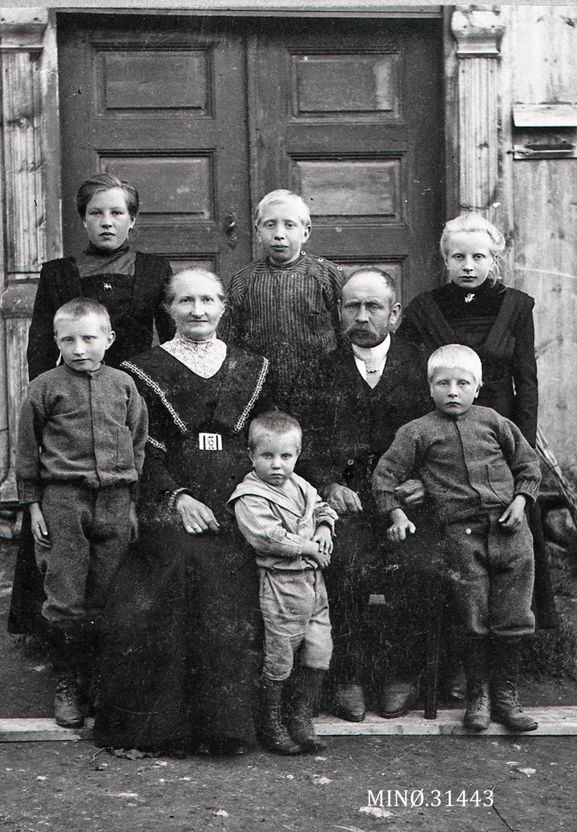 Iv. Olsen, Familiebilde