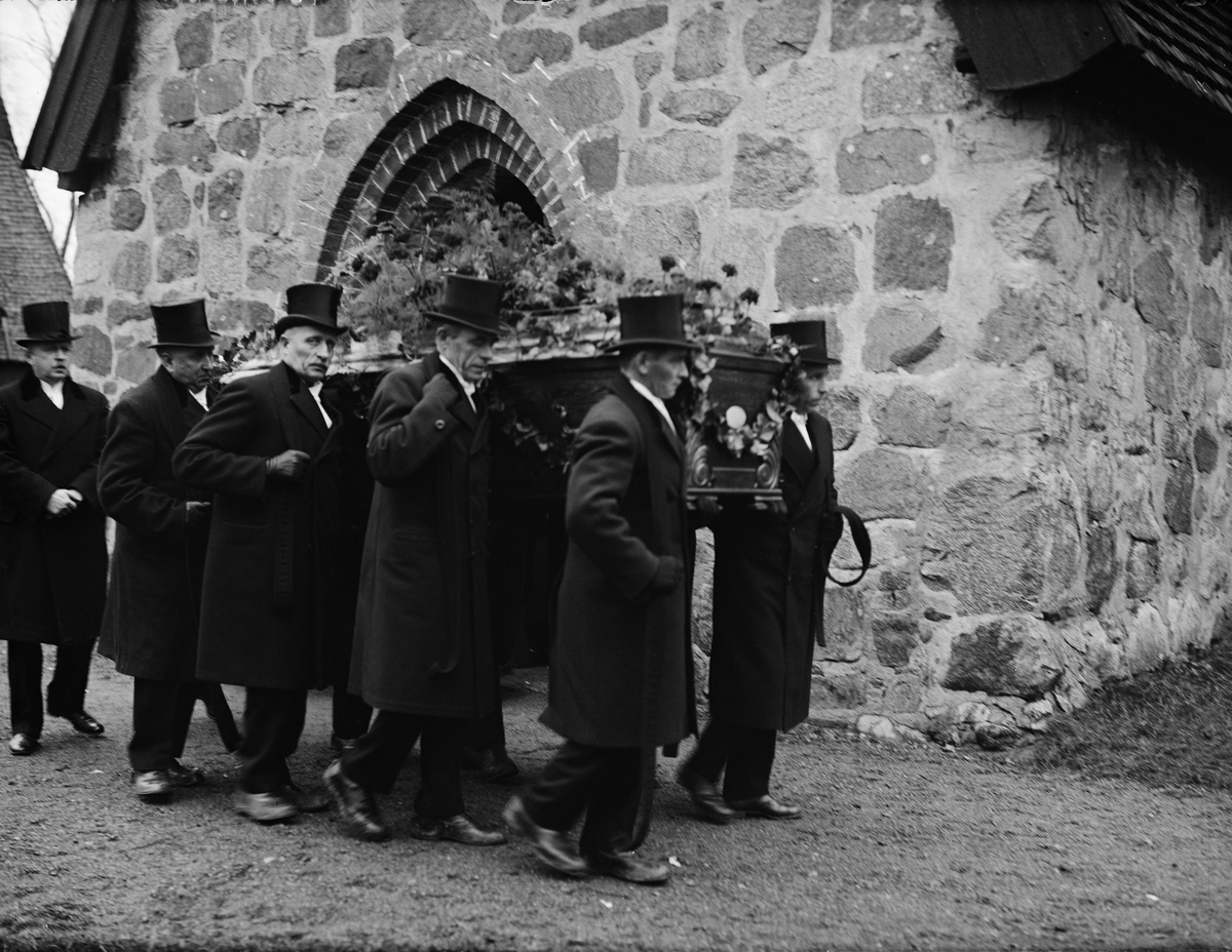 Paul Sandberg, "Häradsdomare Erikssons i Fullerö jordafärd" - E E Erikssons jordfästning på Gamla Uppsala kyrkogård, Uppsala 1933