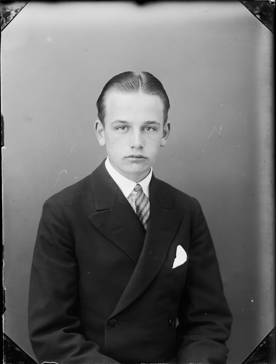 Skötsner-Edhlund, Ateljé Portrait - Young Man, Östhammar, Uppland