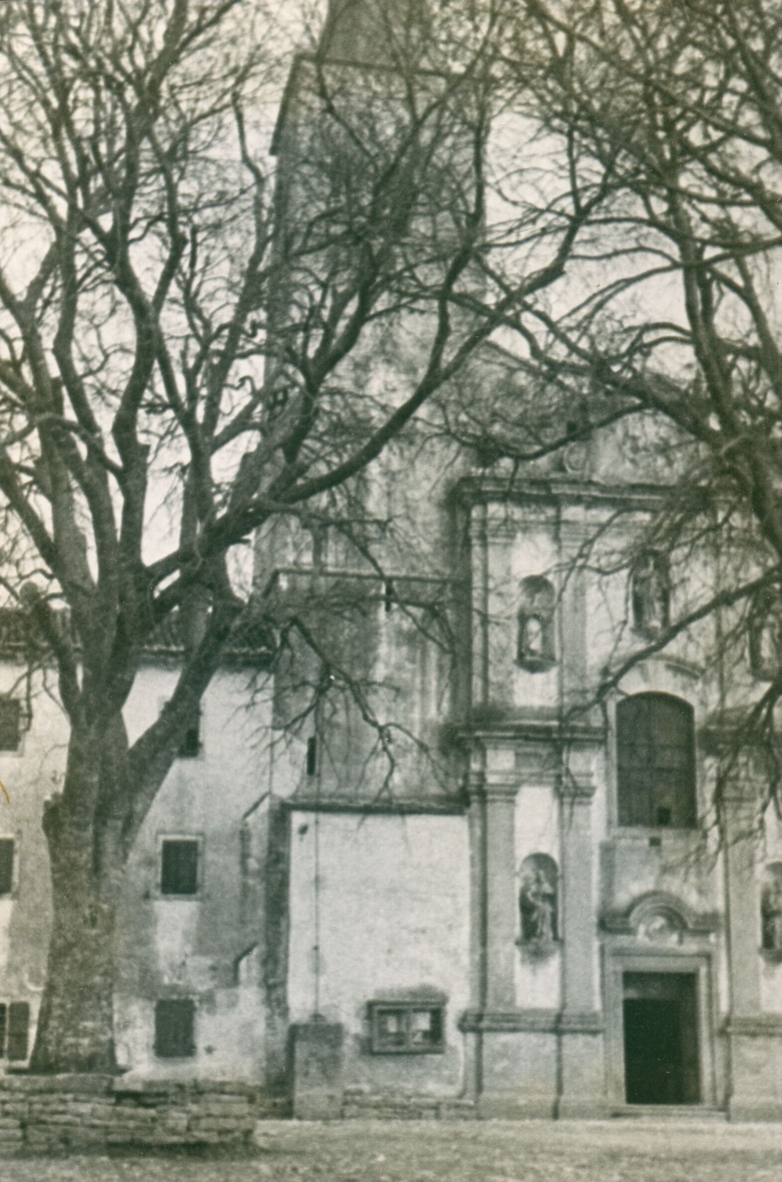 Branko Fučić, Sveti Petar u Šumi, crkva župna, prije pavlinska, sv. Petar, pročelje sa zvonikom