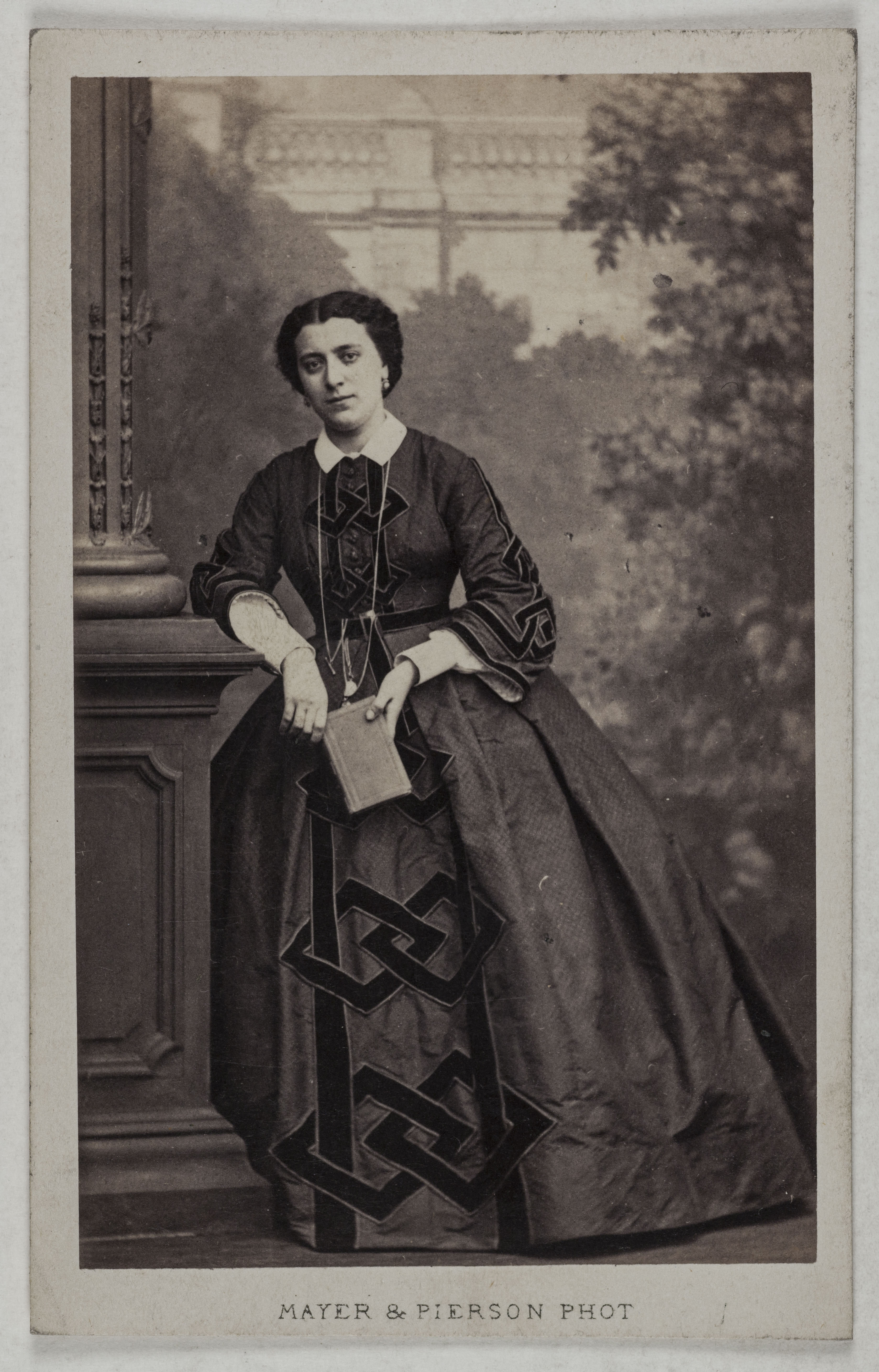 Mayer Frères et Pierson, Portrait de Devoyod Elise, (1838-19..), (tragédienne)