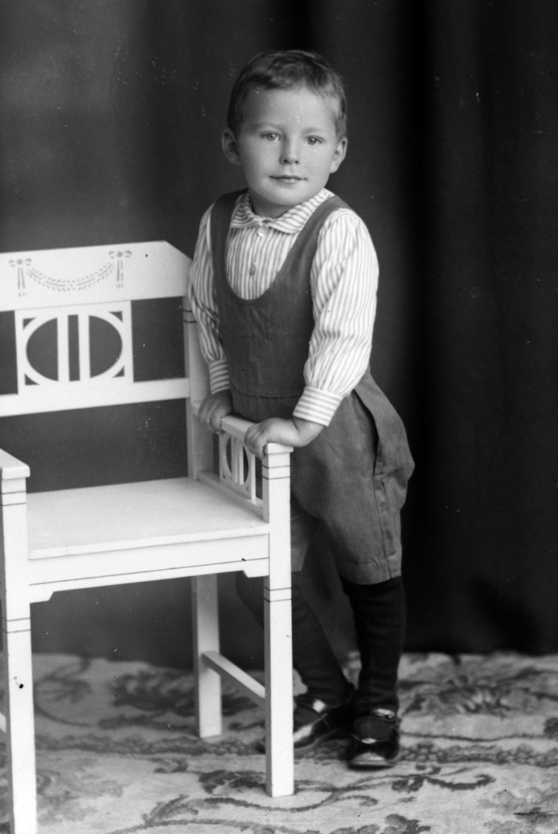 Christian Grundseth, GJESTVANG ARNE, LITEN GUTT, HELFIG. , 20856