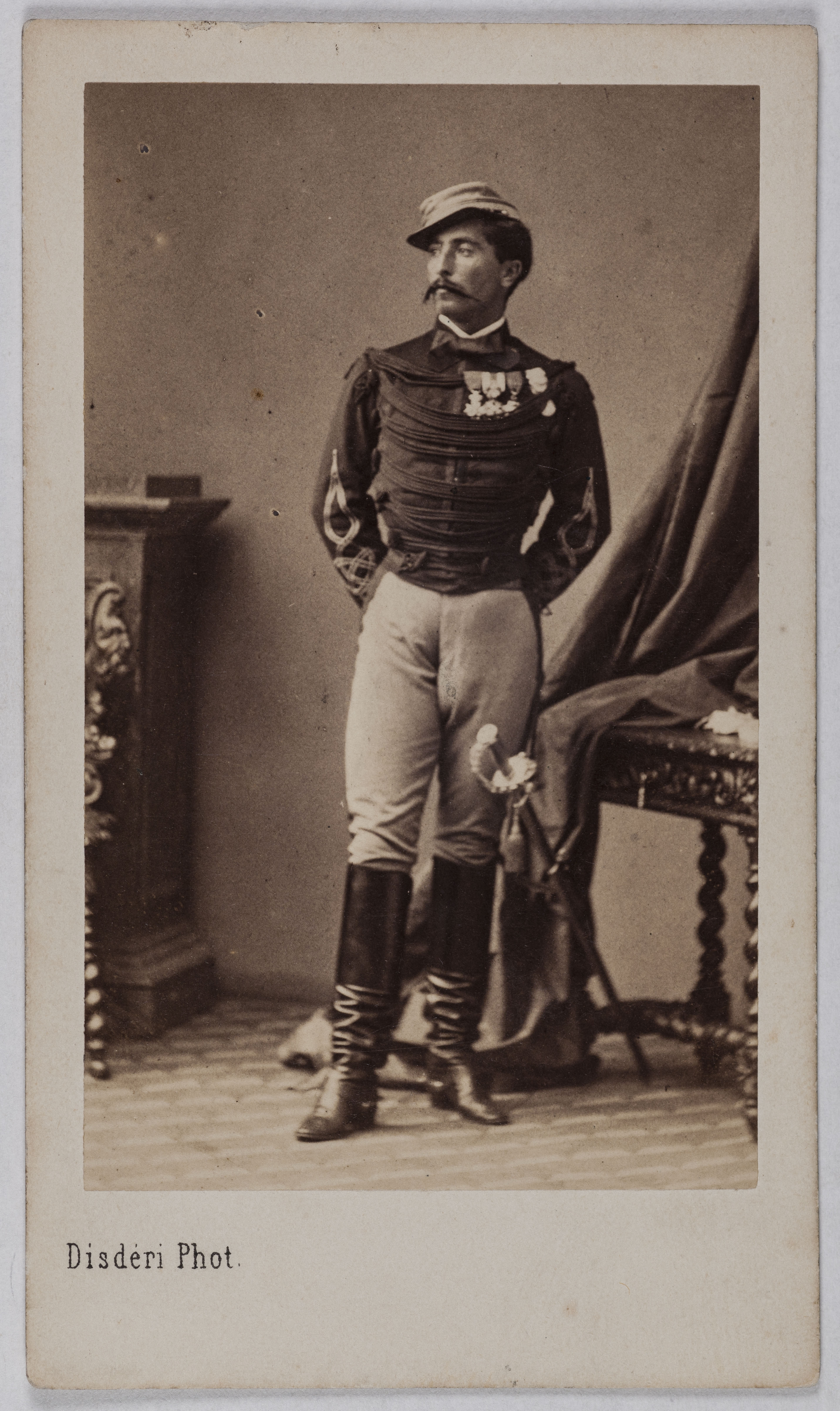 André-Adolphe-Eugène Disdéri, Portrait de Gaston Alexandre Auguste Marquis de Galliffet (1830-1909), (Général, officier d'ordonnance de Napoléon III, gouverneur de Paris)