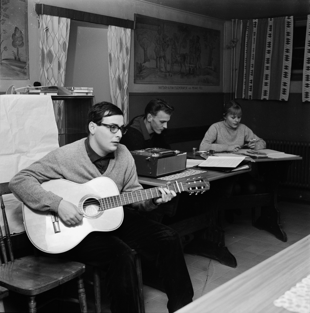 Uppsala-Bild, Kurs - "folksånger ger nytt innehåll åt kurs i engelska språket", Uppsala 1965