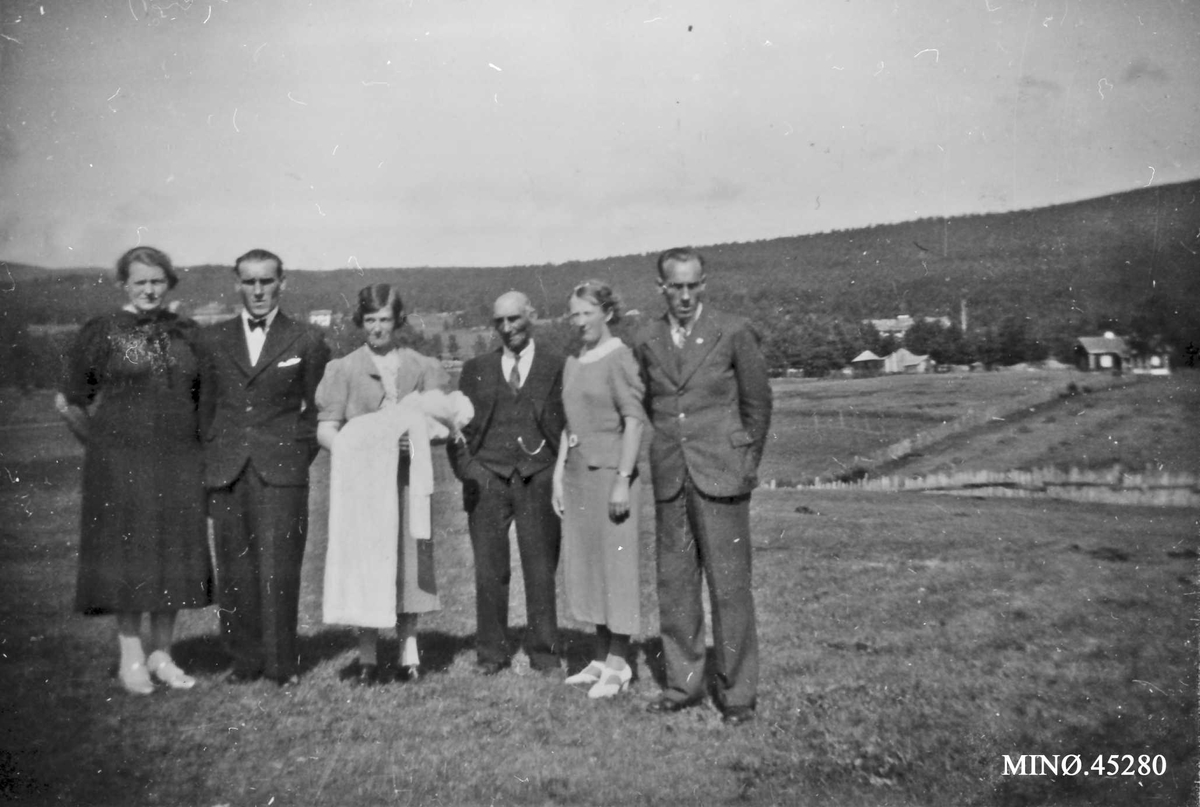 Ukjent, Barnedåpen til Oddleiv Klokkerhaug, f. 19/5-1938.