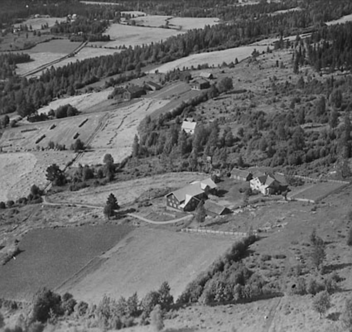 Widerøes Flyveselskap A/S, FLYFOTO LEKVOLDEN, LEKVOLDHAGEN, VALLSET