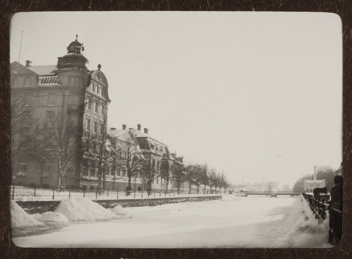 August Fredrik Schagerström, "Upsala. Ån från Västgötaspången", söderut mot Islandsbron, Uppsala 1914