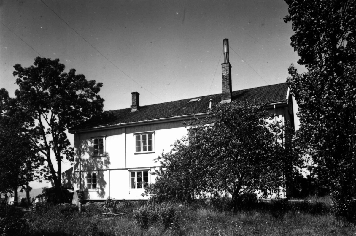 Anders Beer Wilse, Ekeberg gård, Oslo, Østre Aker. Våningshuset sett fra hagen.