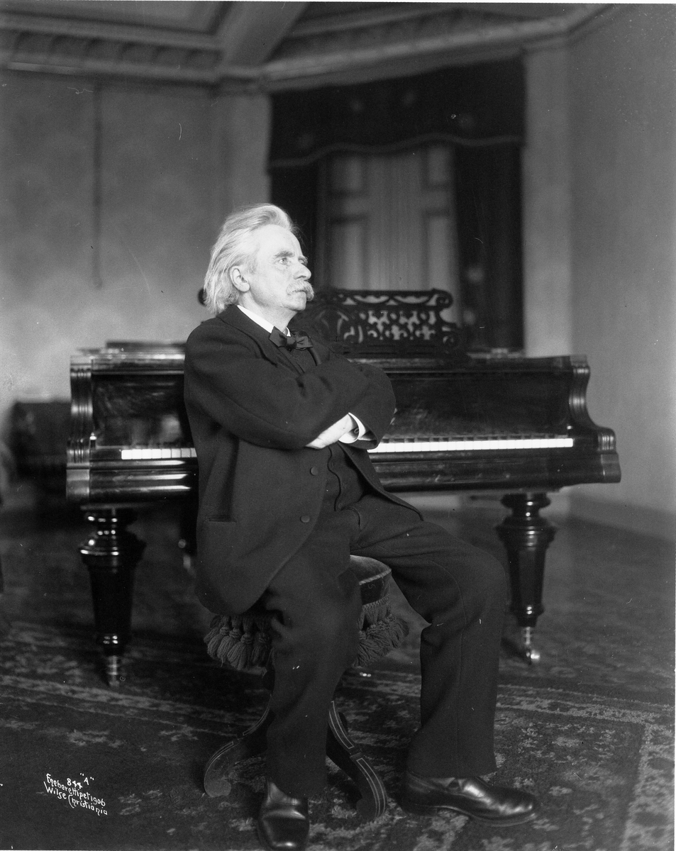 Anders Beer Wilse, Prot: Edvard Grieg ved flygelet 11/12