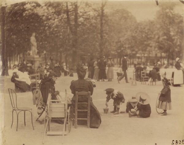 Eugène Atget, [Women and Children in the Luxembourg Gardens]