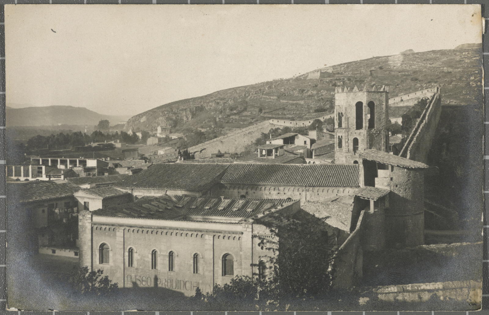 Desconegut, Girona. View of the castle