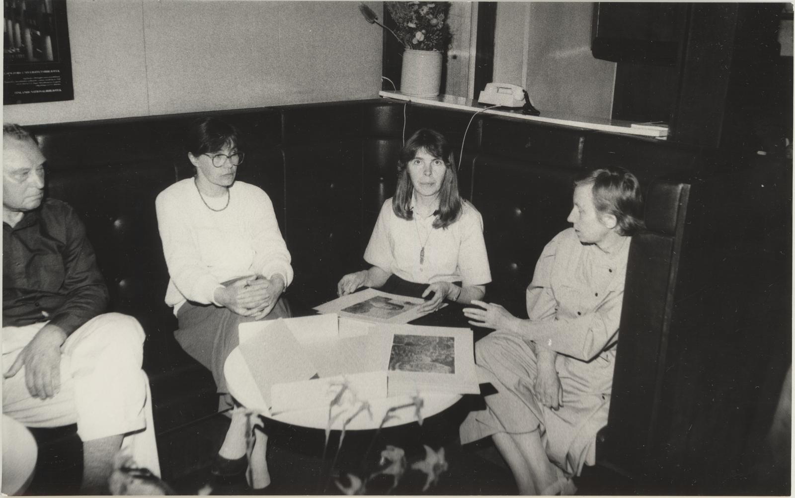 Mari (depicted) Needle, Rain Rebas (Sweden) Ed. Preparation of the viral exhibition by 1992 corn.