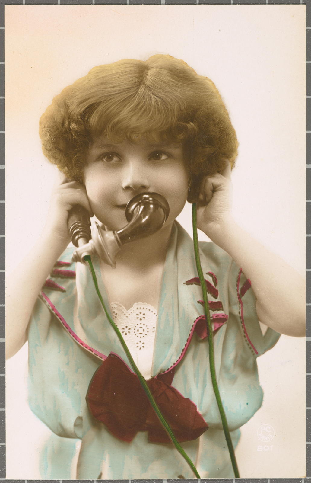 Desconegut, [A girl’s studio portrait]