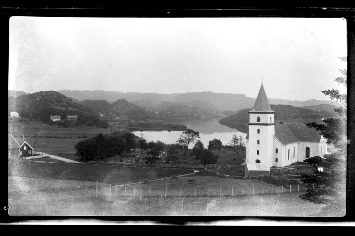 Rolf Sr. Sundt, Vanse kirke med Prestevannet og Høyland. Fotografert 1928.