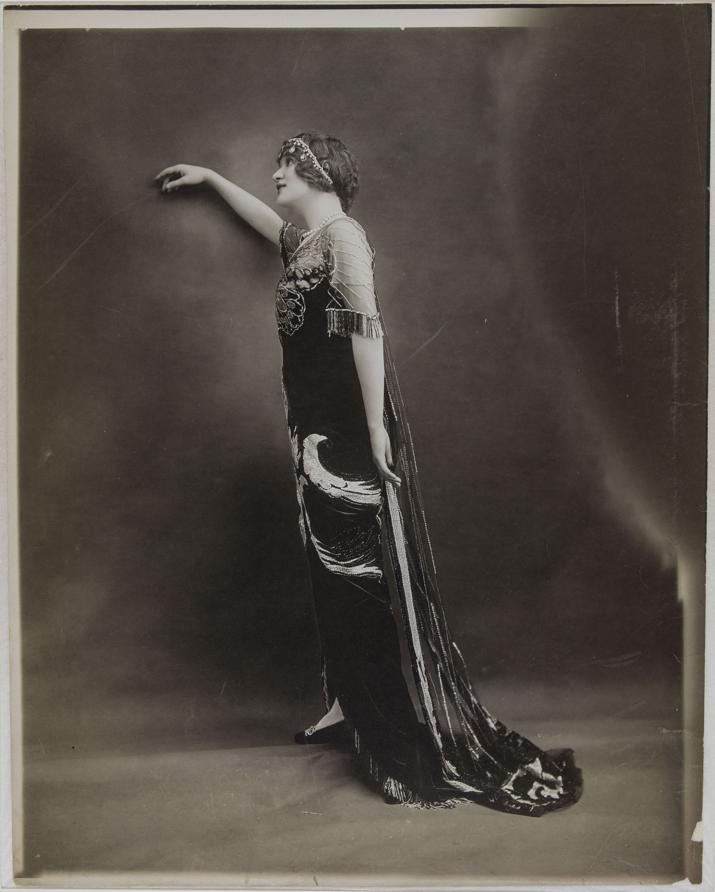Talbot, Portrait de Gaby Deslys en robe du soir de Lucile