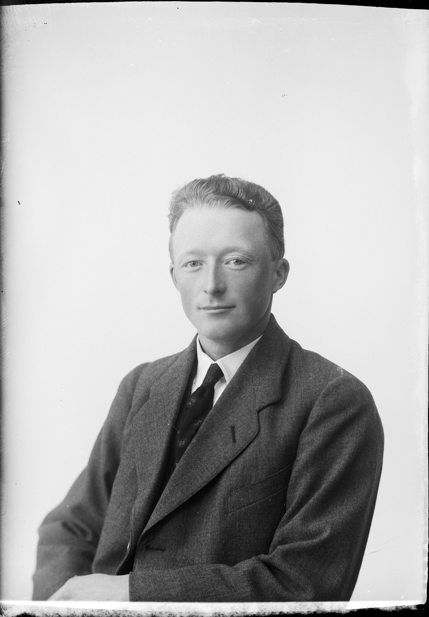 Skötsner-Edhlund, Ateljéporträtt - Svante Jansson från Östhammar, Uppland 1921