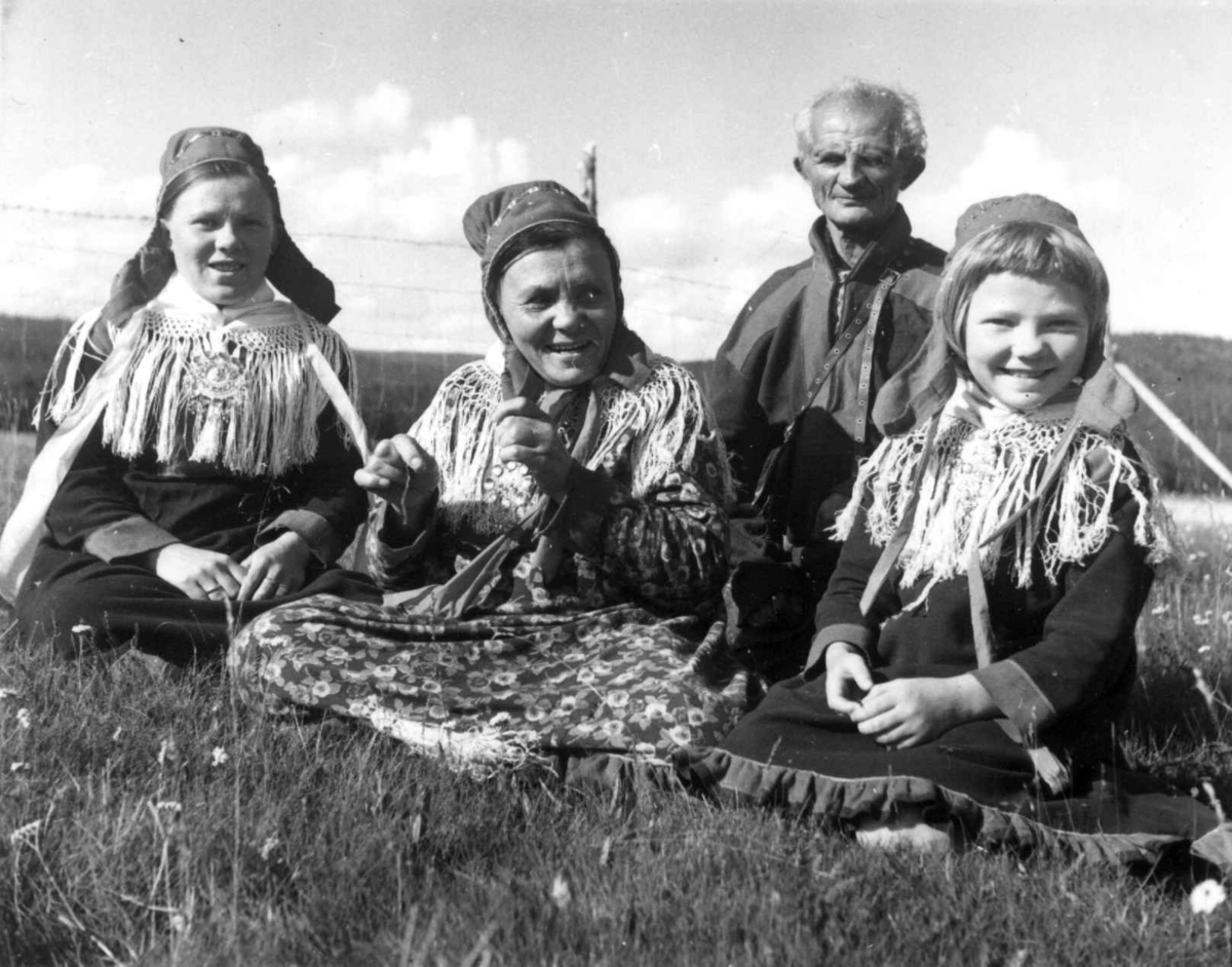 Virginia Raymond Davidson, Portrett av Kirsten Ravna, Kirsten Alette, Karen Marit og Lars Gaup, 1961.