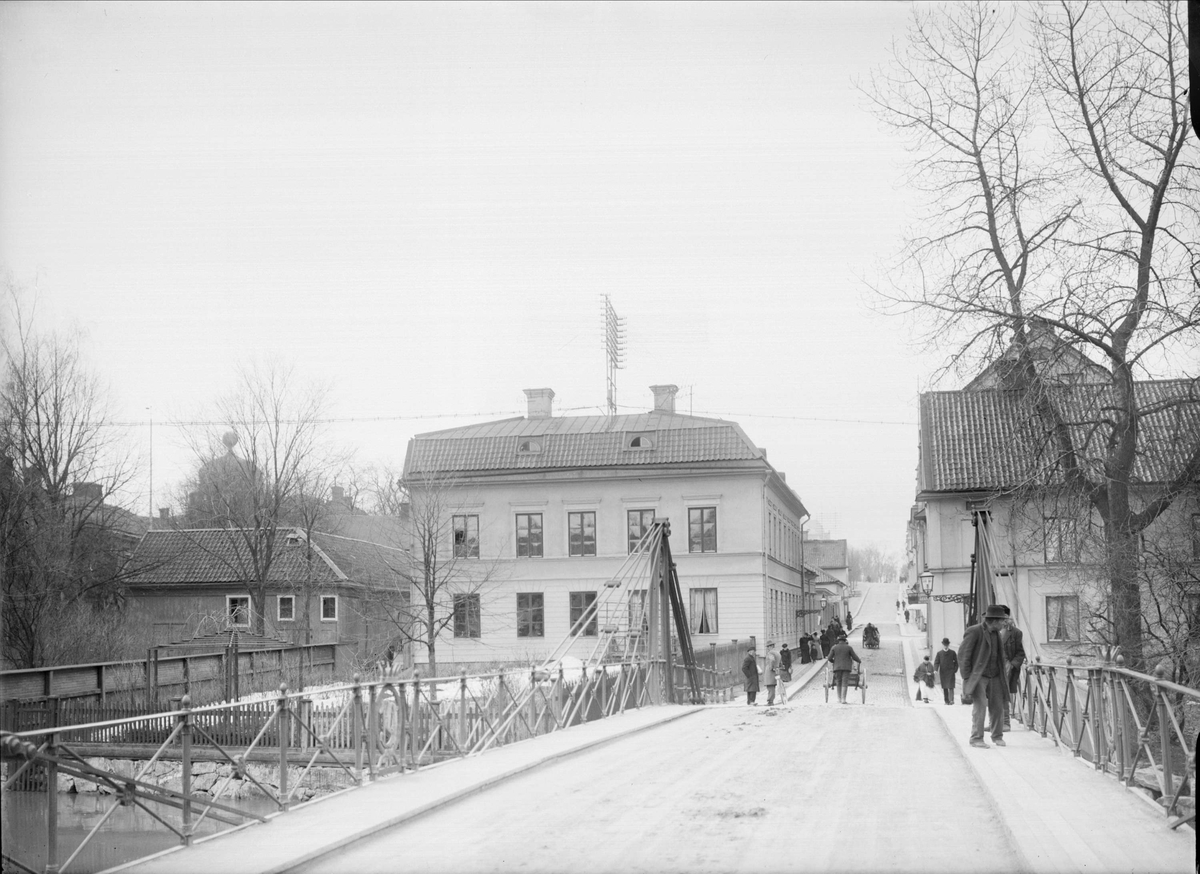 Alfred Dahlgren, Järnbron över Fyrisån, f d Järnbrogatan, nuvarande S:t Olofsgatan, Uppsala 1901 - 1902