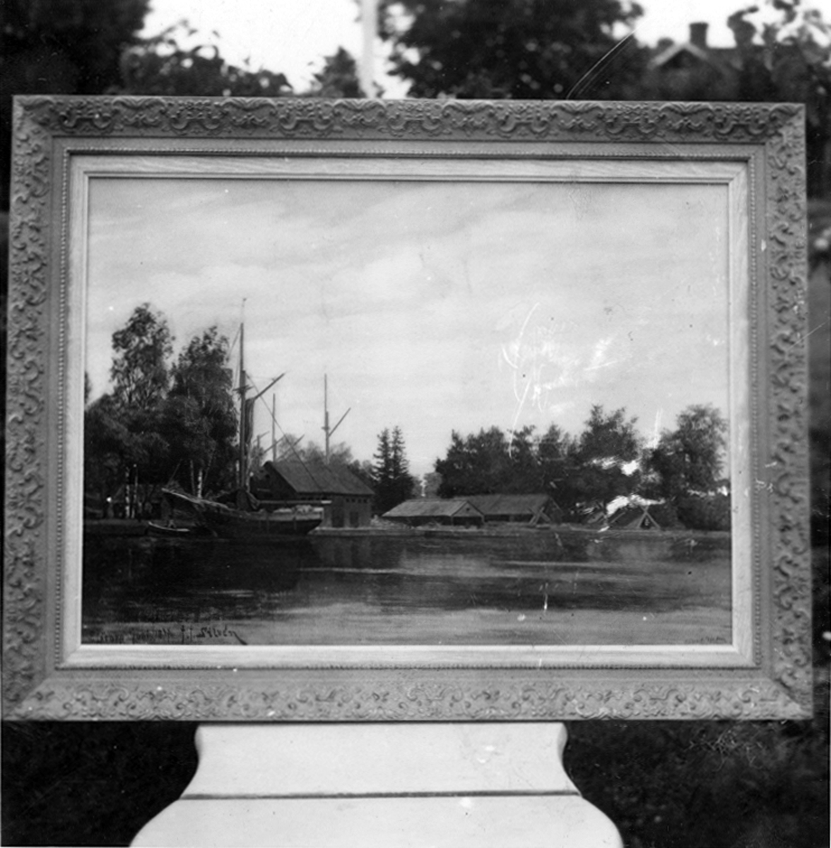 Repro, Oljemålning av varvet 1877, kontorsbyggnad och virkesskjul vid slussporten till torrdockan. Foto Hasslög aug 1954