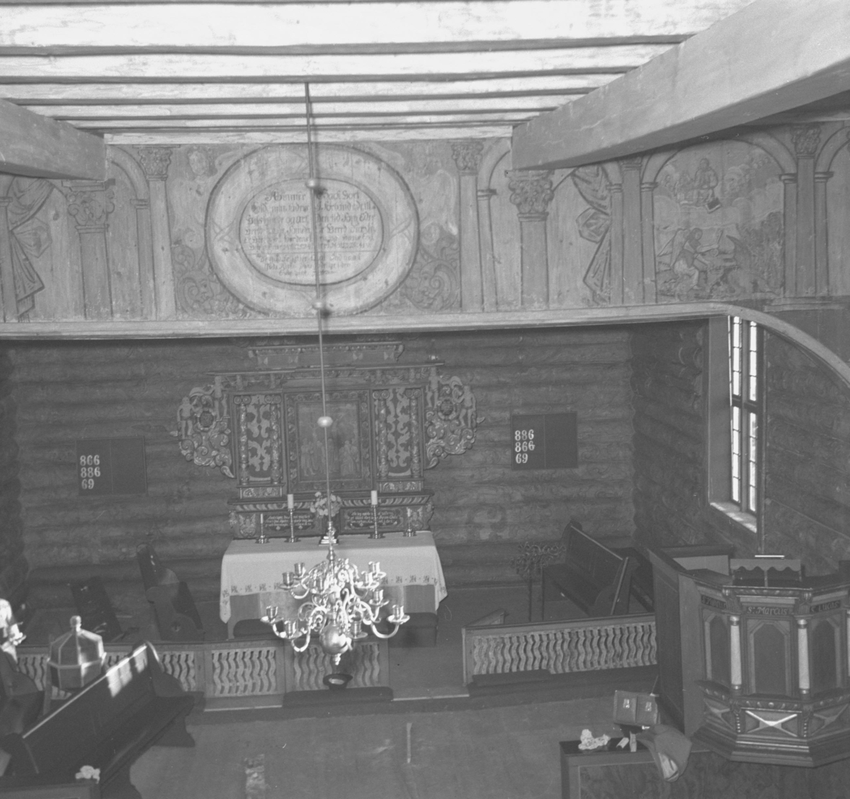Per Magne Grue, Tylldalen kirke, Interiørbilde, Korbuen, Altertavlen, Lysekrone, Prekerstol,