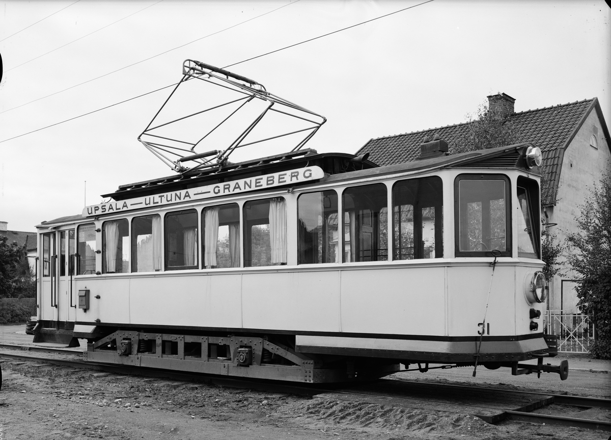 Paul Sandberg, Spårvagn från Upsala Spårvägs AB vid ändhållplatsen på Norrlandsgatan, Uppsala 1935