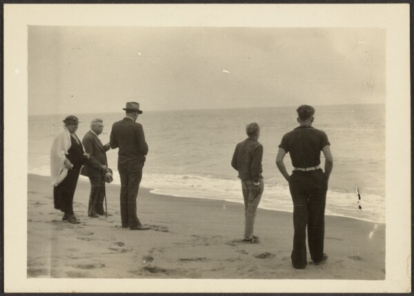 Louis Fleckenstein, [Fleckenstein Family at the Beach]