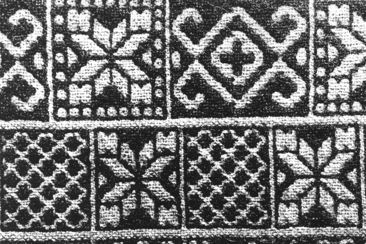 Anna Grostøl, Detalj av dobbelvevteppe fra 1846, "Hillmo-åklæ". Tydal, Sør-Trøndelag 1938.