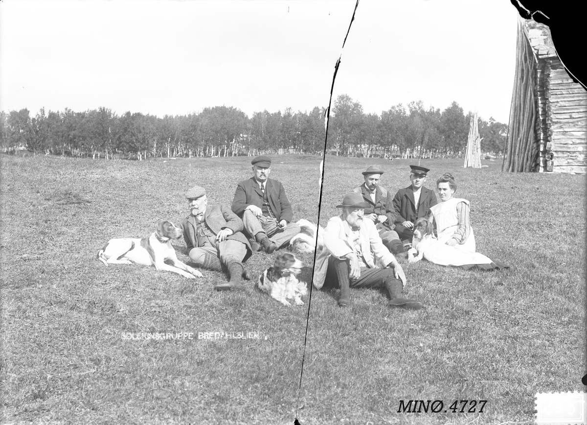 Peder J. Bredalslien, personer, klær, hund, setertun
