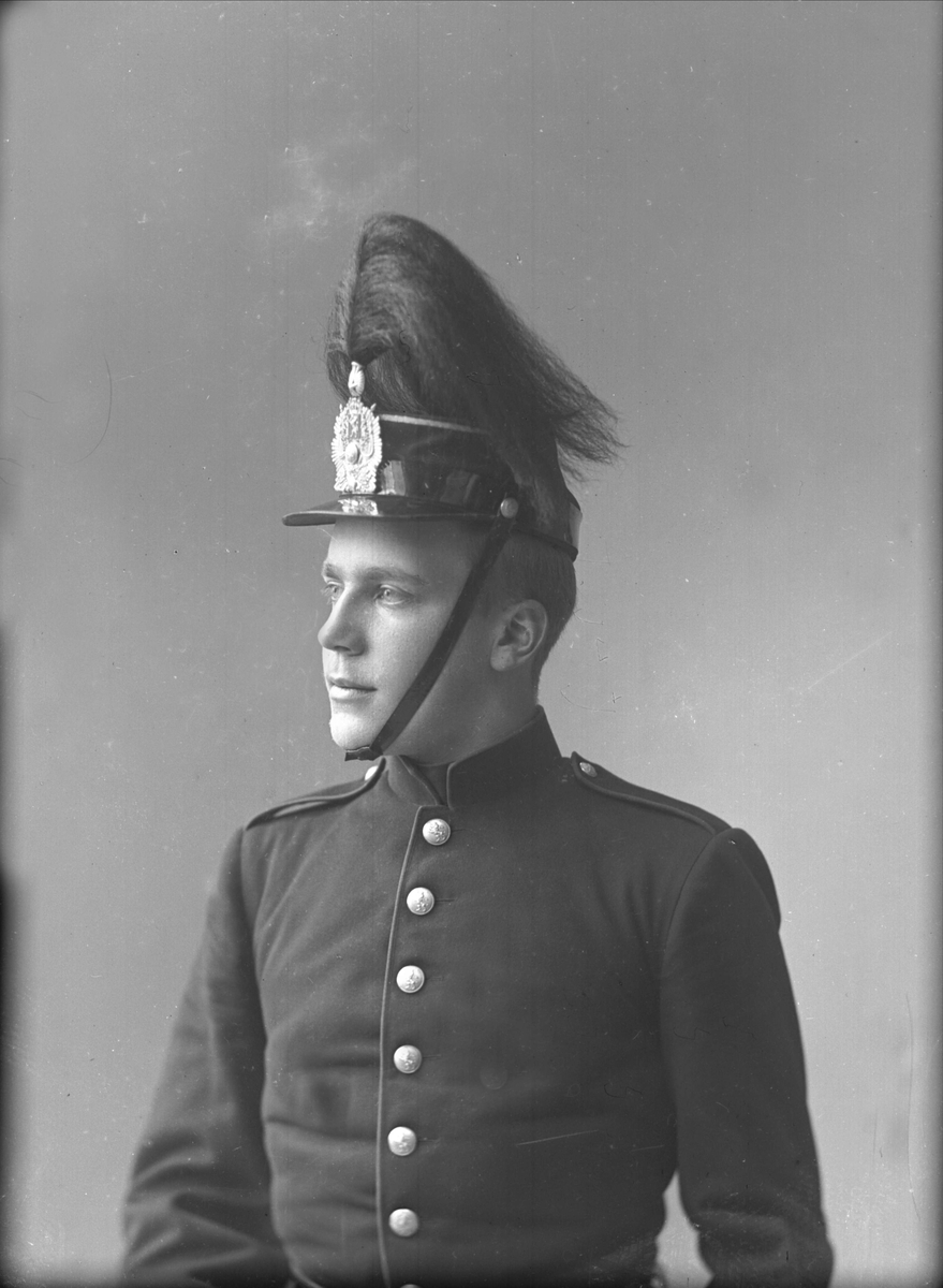 Gustav Borgen, Portrett, mann i kadettuniform.