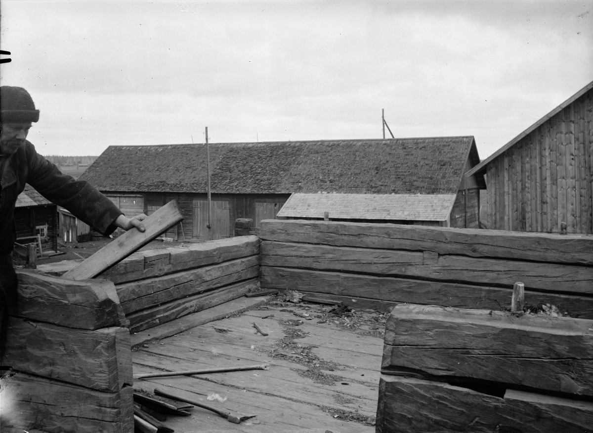Paul Sandberg, Loftbod - now at the open-air museum Disagården - during dismantling in Gränby, Björklinge parish, Uppland