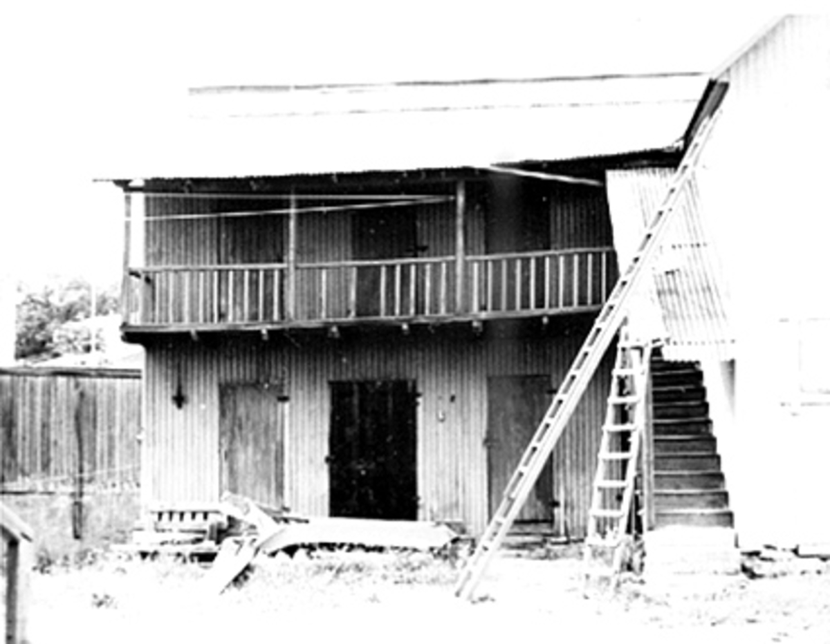 Anno Domkirkeodden, EKSTERIØR BAKGÅRD, VANGSVEGEN 62, SVALGANG