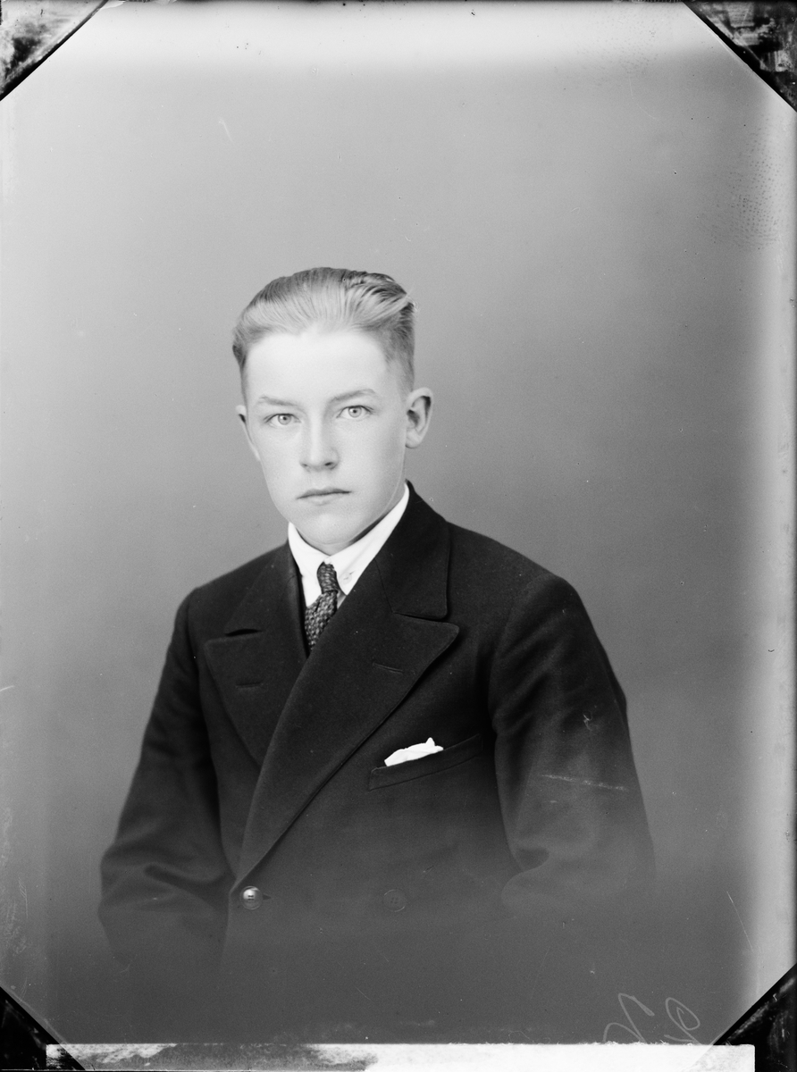Skötsner-Edhlund, Ateljéporträtt - Birger Öberg från Mälby, Uppland