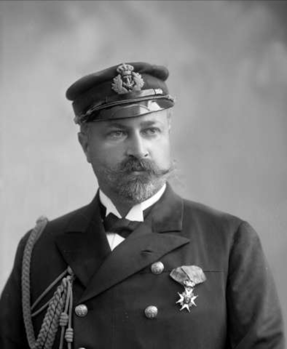 Gustav Borgen, Portrett, kommandør Gade i uniform.
