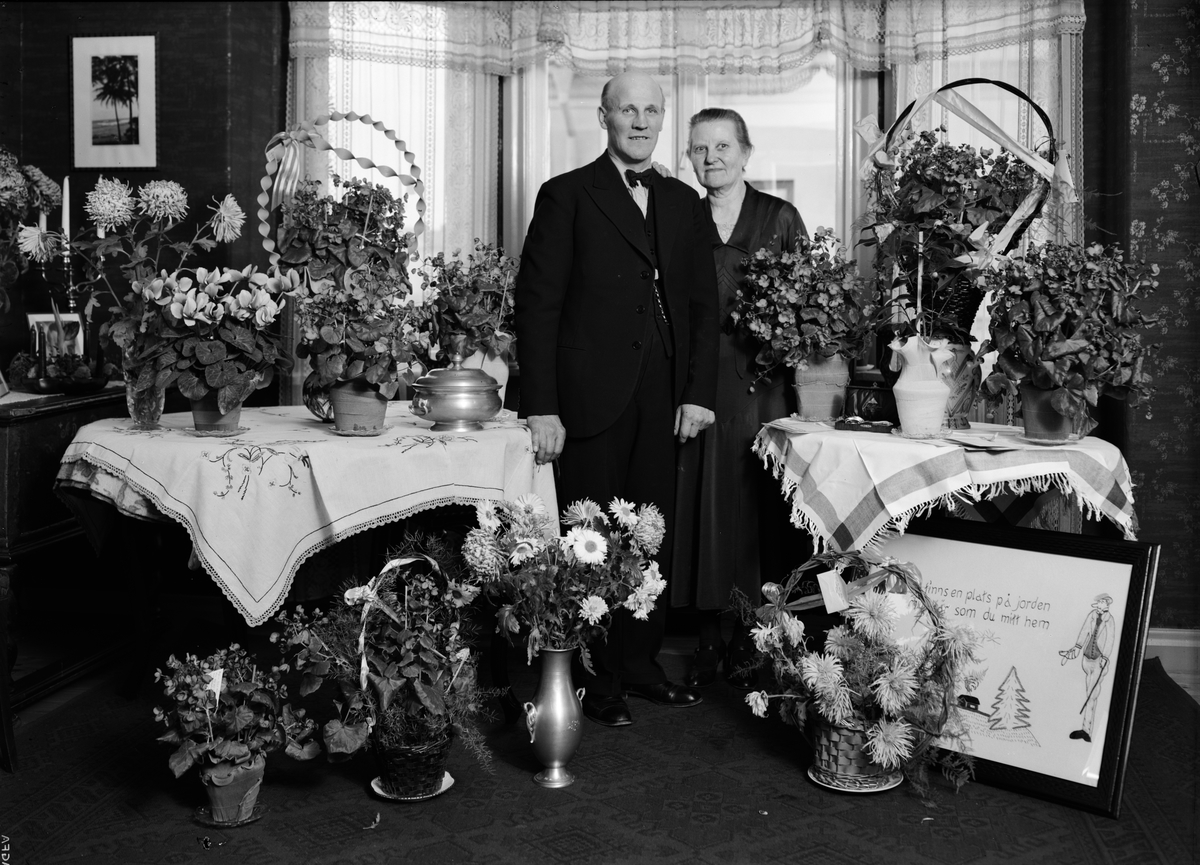 Paul Sandberg, Födelsedagsporträtt - kvinna och man i hemmiljö, sannolikt Uppsala, 1935