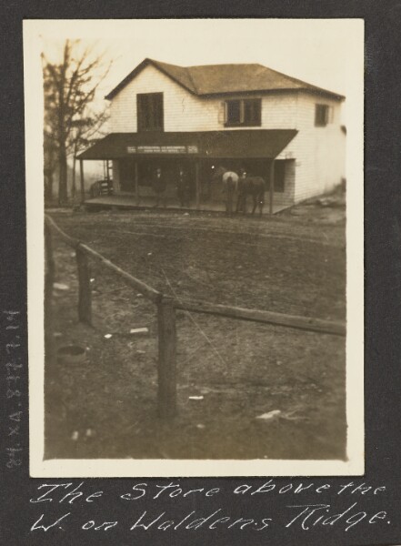 Unknown, [The Store Above the W on Waldens Ridge]
