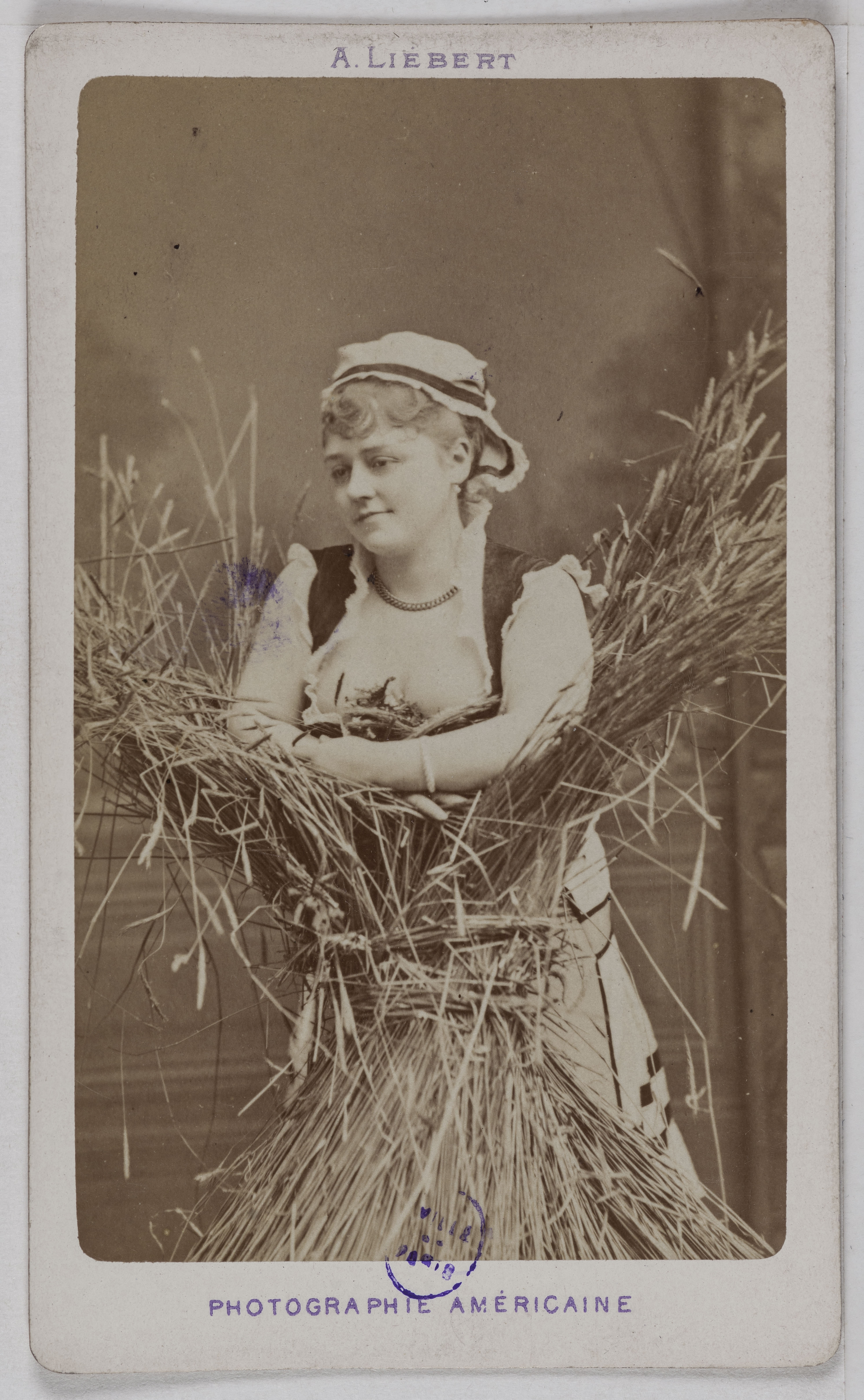 Alphonse Liébert, Portrait de Marié Paola, (1851-), (sœur de Galli et d'Irma Marié), (actrice)