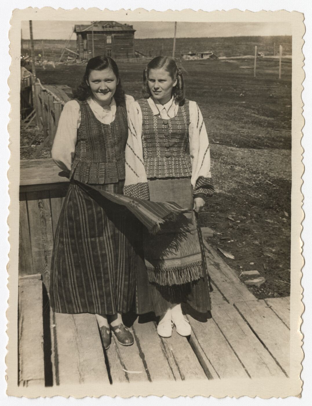 Nežinomas autorius, Angelė Petrauskaitė ir Danutė Marazaitė