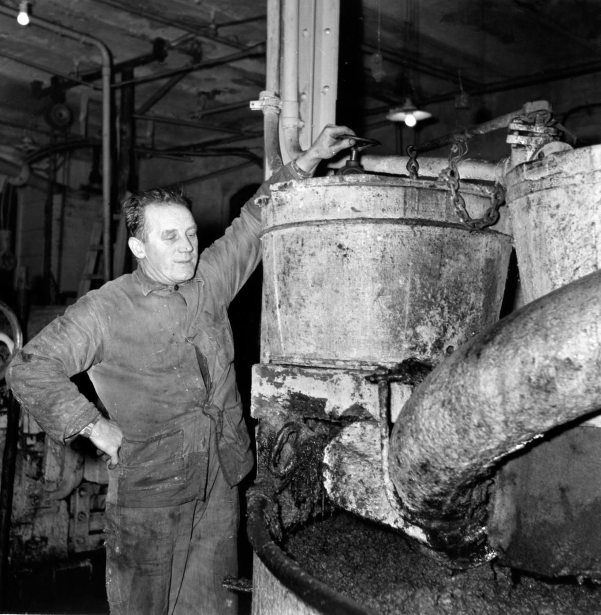 Anno Domkirkeodden, INTR: HOLLENDERIET, KLEVFOS, PORTR: HOLLENDERFØRER LARS LARSEN, (KLEVFOS INDUSTRIMUSEUM), ÅDALSBRUK Løten.