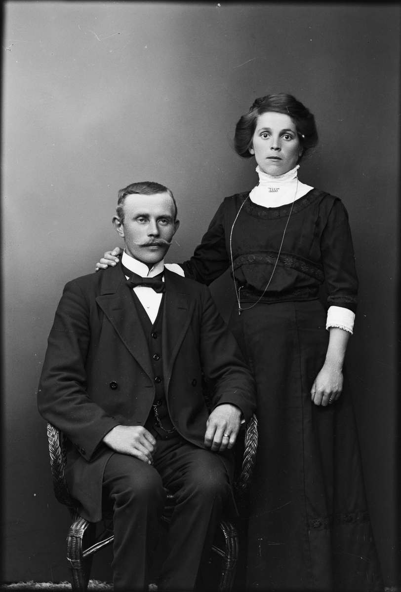 Skötsner-Edhlund, Ateljé Portrait - Man and Woman, Östhammar, Uppland