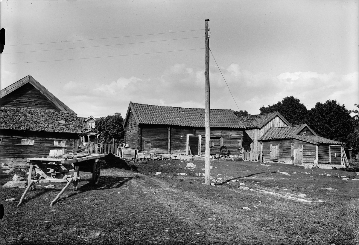 Paul Sandberg, Gårdsmiljö, Erikssons, Skäve, Vaksala socken, Uppland sannolikt 1920-tal