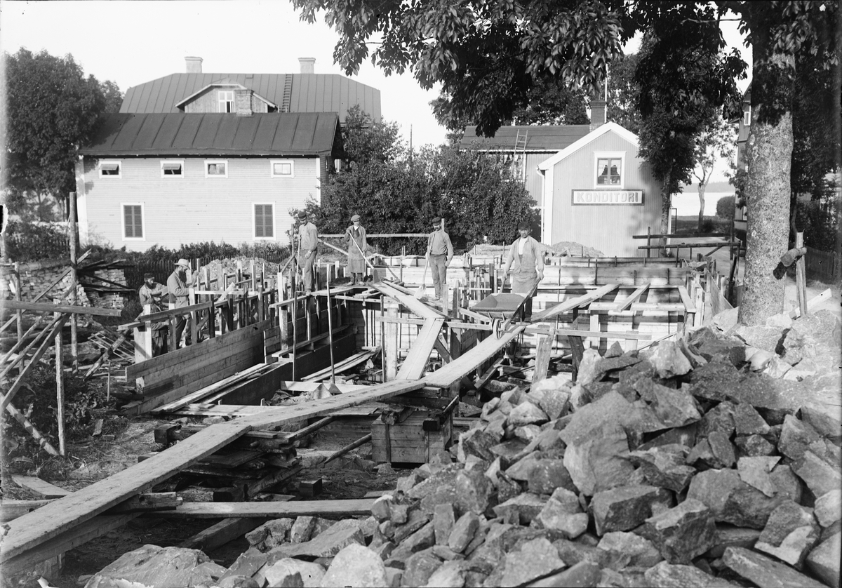 Per Elis Edhlund, Uppförandet av Edhlunds nya bostad och fotoateljé, kvarteret Rådhuset, tomt 2 A, Östhammar, Uppland 1912