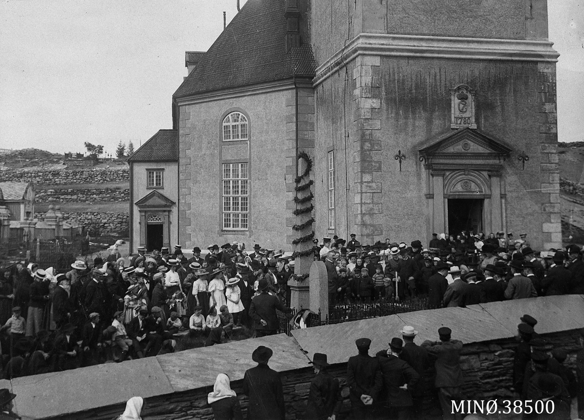 Iv. Olsen, Røros kirke