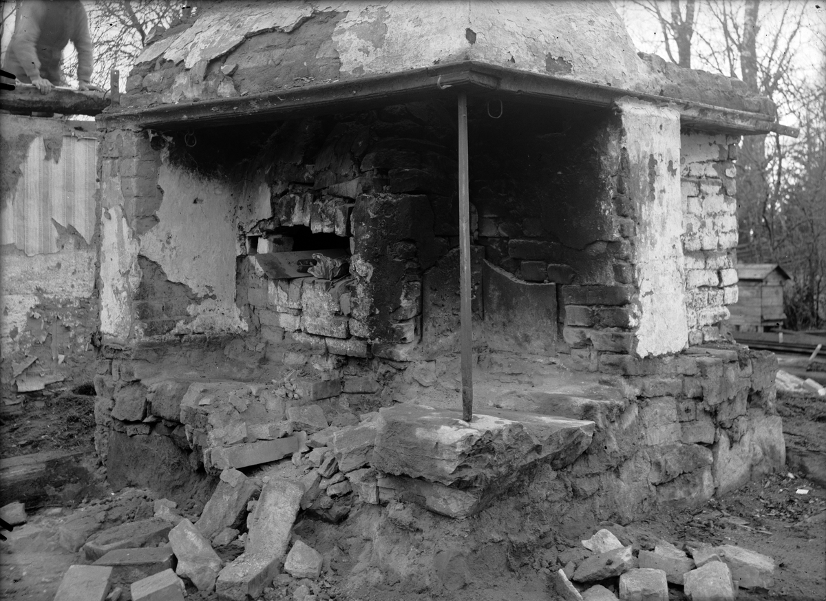 Paul Sandberg, Kitchen stove of the Skuttungestuan, in connection with dismantling, Utterby, Skuttunge parish, Uppland