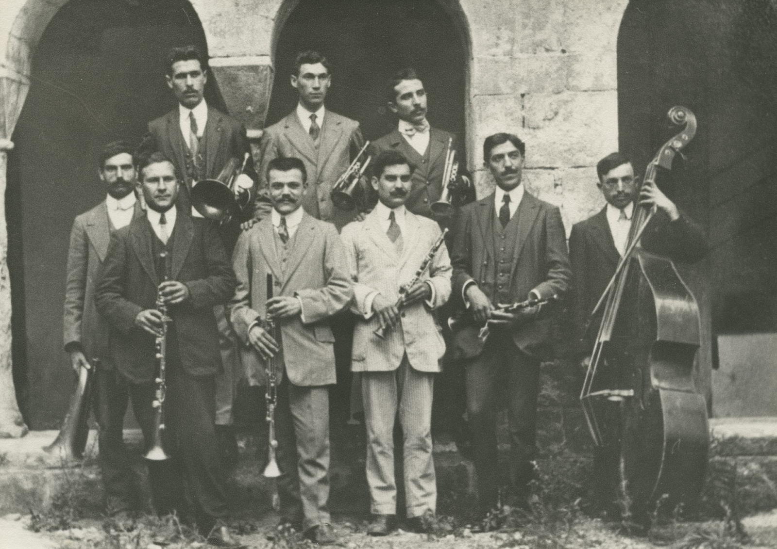 Desconegut, [Retrat de l'Orquestra local de Cervià de Ter]