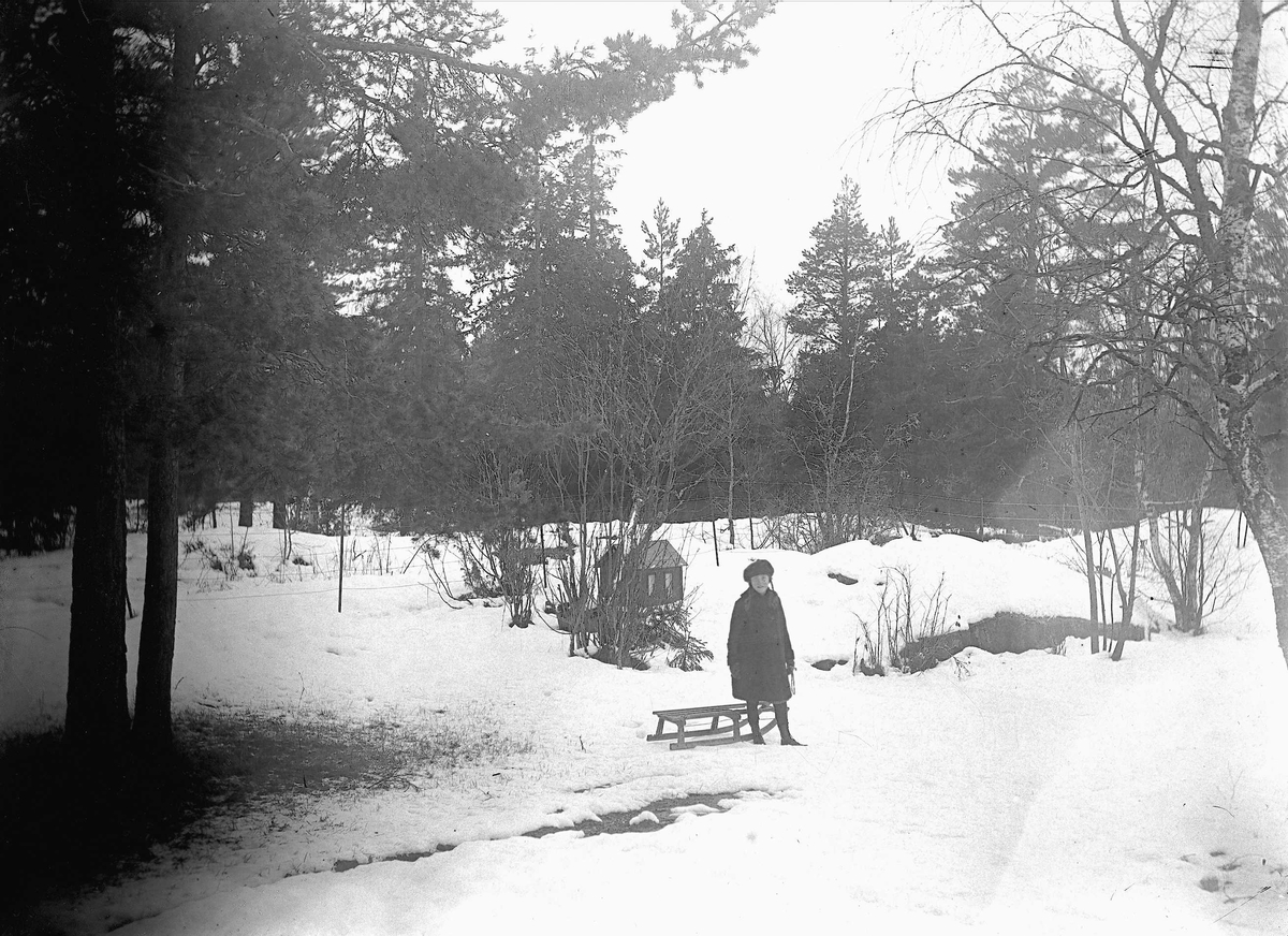 Axel Quinsgaard Wiborg, Et barn med kjelke i snølandskap ukjent sted.