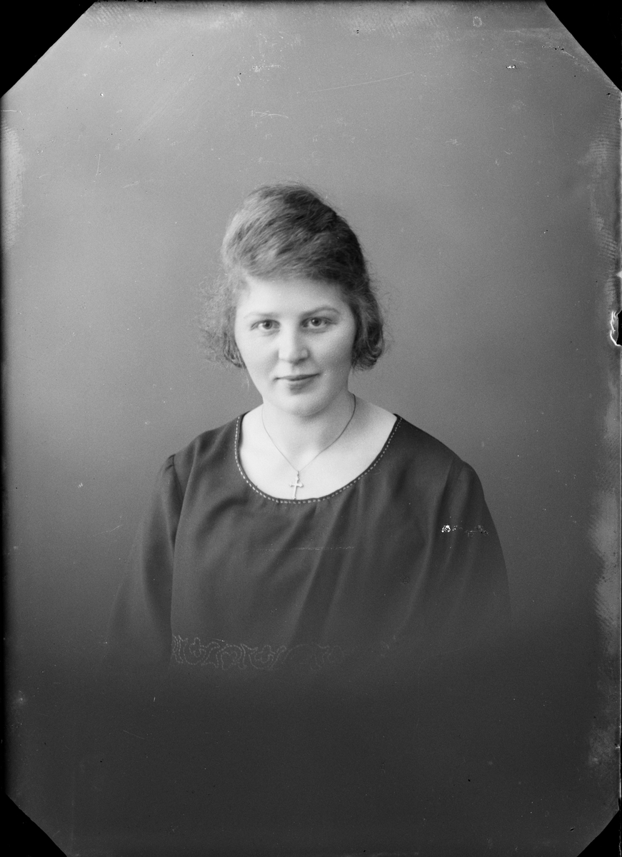 Skötsner-Edhlund, Andrea Lundén från Norrskedika, Uppland 1923