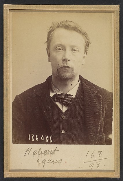 Alphonse Bertillon, Hébert. Georges, Henri. 27 (ou 29) ans, né à Bayeux (Calvados). Menuisier. Anarchiste. 23/4/92.