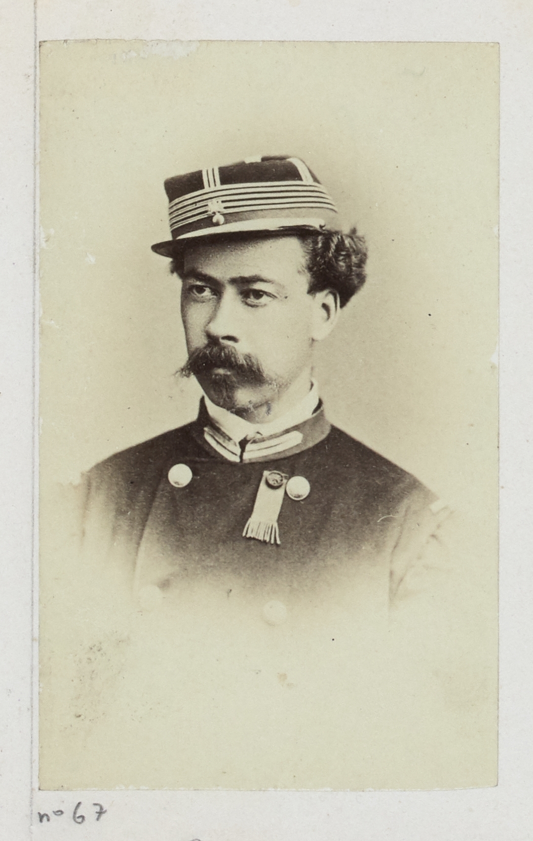 Charles Reutlinger, Pindy Jean-Louis (1840-1917). Menuisier, syndicaliste et membre de la Commune, il est élu au Conseil de la Commune, il est aussi gouverneur de l'Hôtel de Ville de Paris, et donne l'ordre d'incendier l'Hôtel de Ville. Il est condamné à mort par...