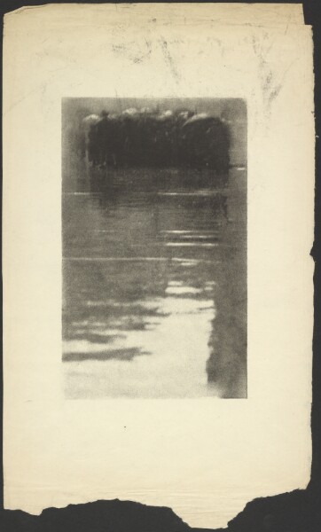Günther Krampf, [People gathered on rainy street]